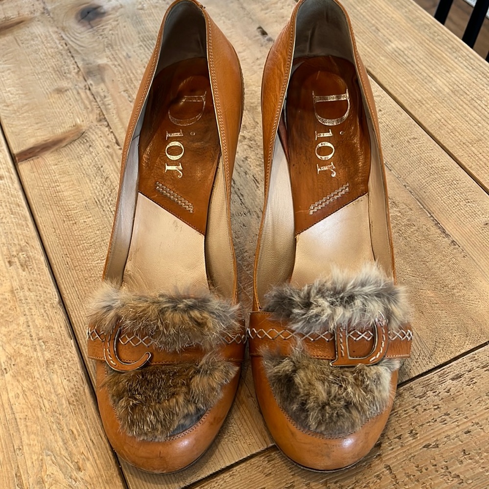 Christian Dior fur Logo heels